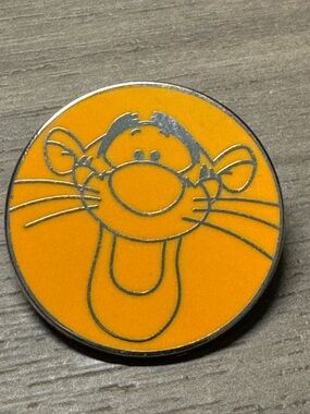5/$25 Disney Winnie The Pooh Tigger‎ Pin